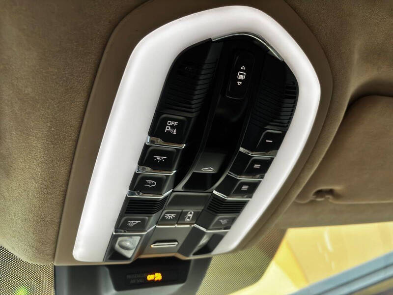 2015 Porsche Macan Turbo