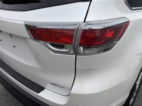 2016 Toyota Highlander LE