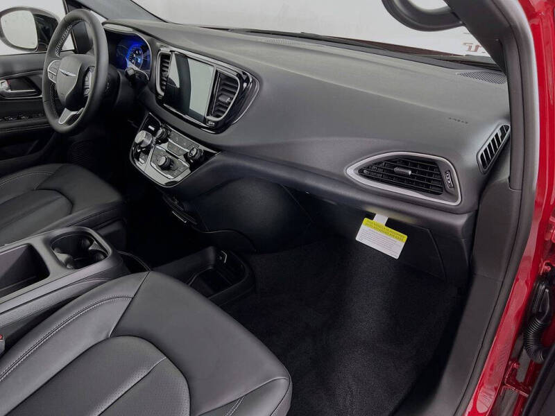 2026 Chrysler Voyager LX