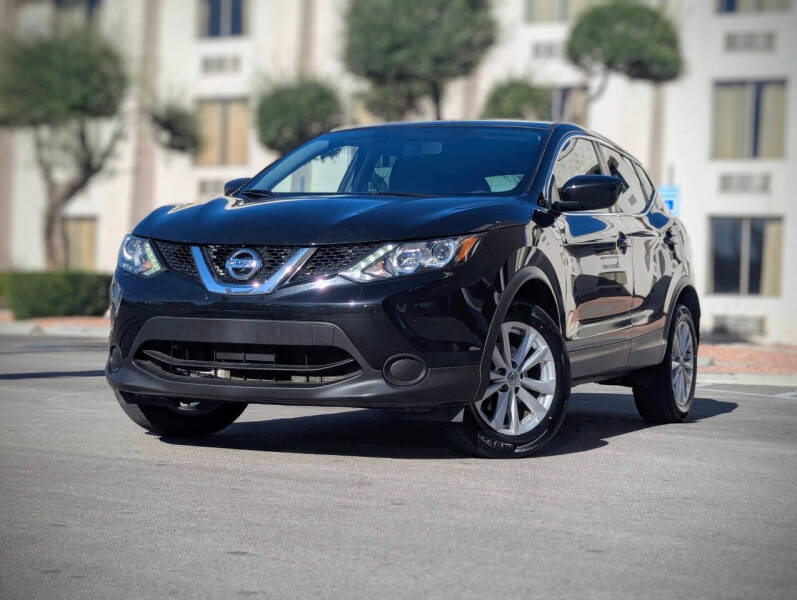 2017 Nissan Rogue Sport S's photo