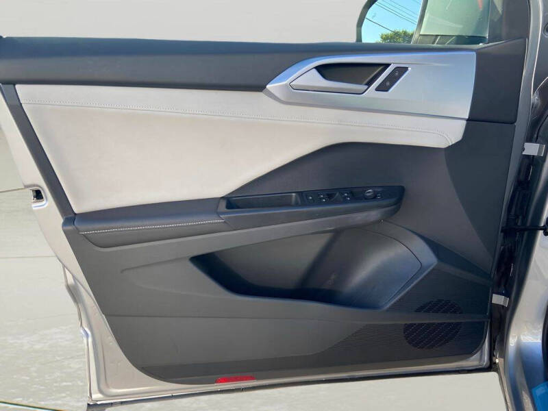 2025 Volkswagen Taos SE 4Motion