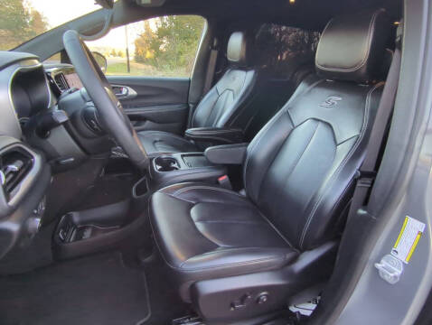 2023 Chrysler Pacifica Plug-In Hybrid Touring L