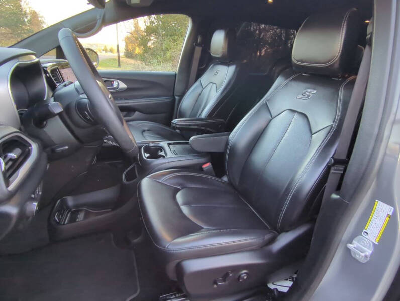 2023 Chrysler Pacifica Plug-In Hybrid Touring L