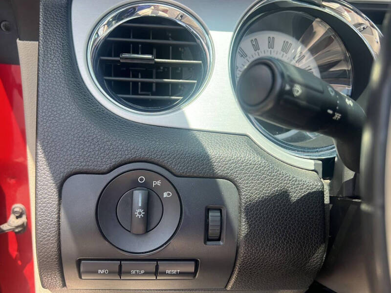 2011 Ford Mustang V6 Premium