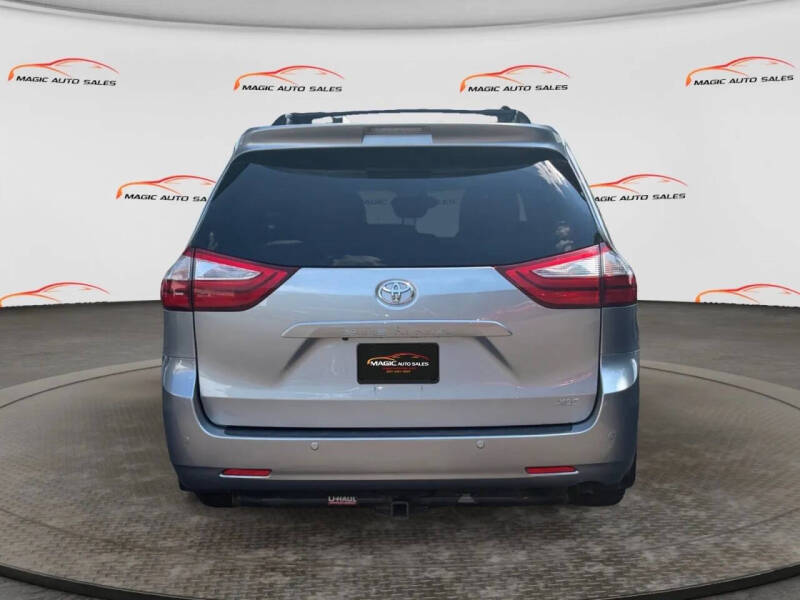 2015 Toyota Sienna