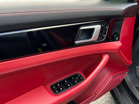 2020 Porsche Panamera GTS Sport Turismo