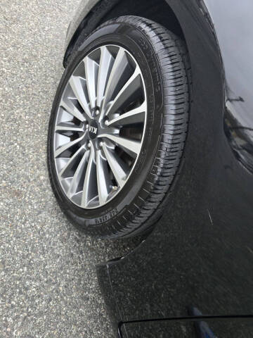 2017 Kia Cadenza Technology