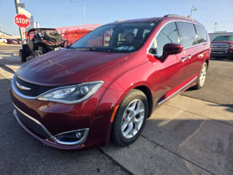 2017 Chrysler Pacifica Touring-L