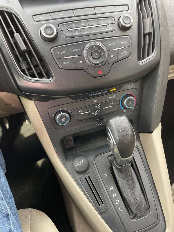 2018 Ford Focus SE SE 4dr Hatchback 19