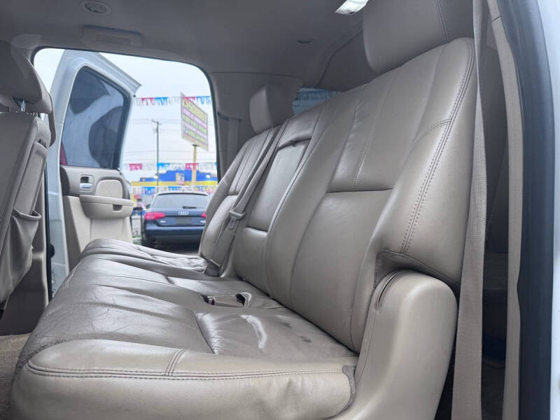 2011 GMC Yukon XL SLT