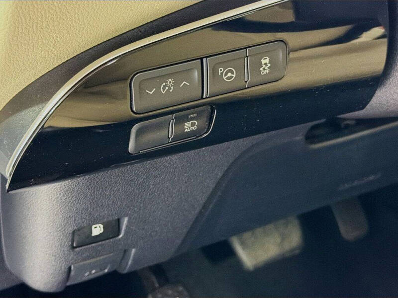 2020 Toyota Prius LE