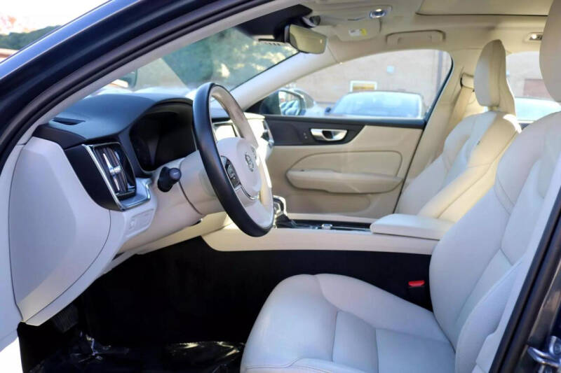 2020 Volvo V60 T5 Momentum