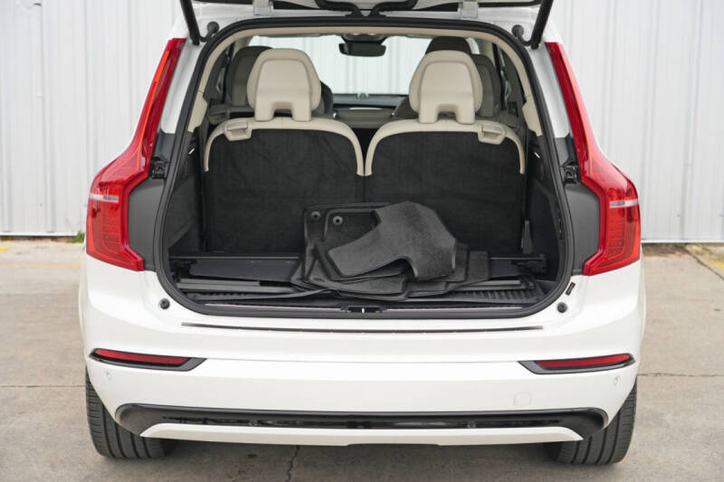 2023 Volvo XC90 Recharge T8 Ultimate Dark Theme