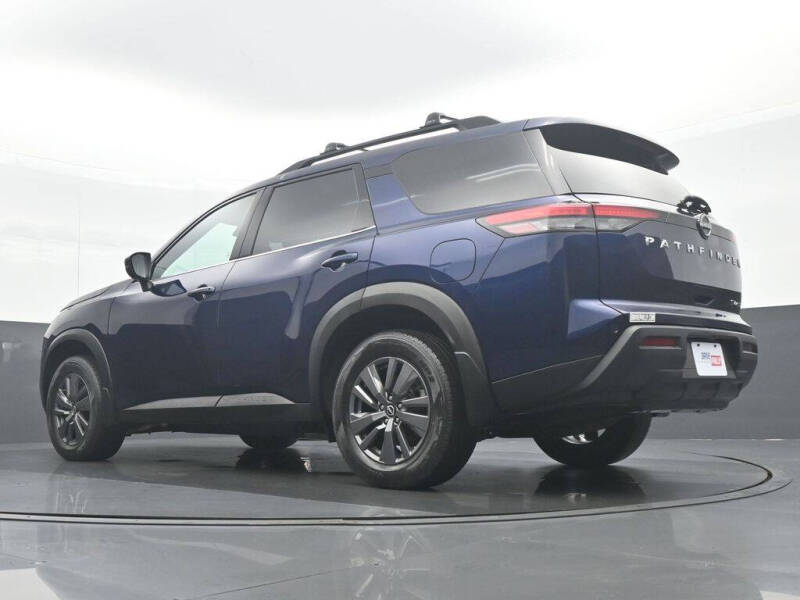 2024 Nissan Pathfinder SV