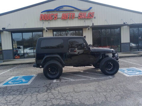 2004 Jeep Wrangler for sale at DOUG'S AUTO SALES INC in Pleasant View TN