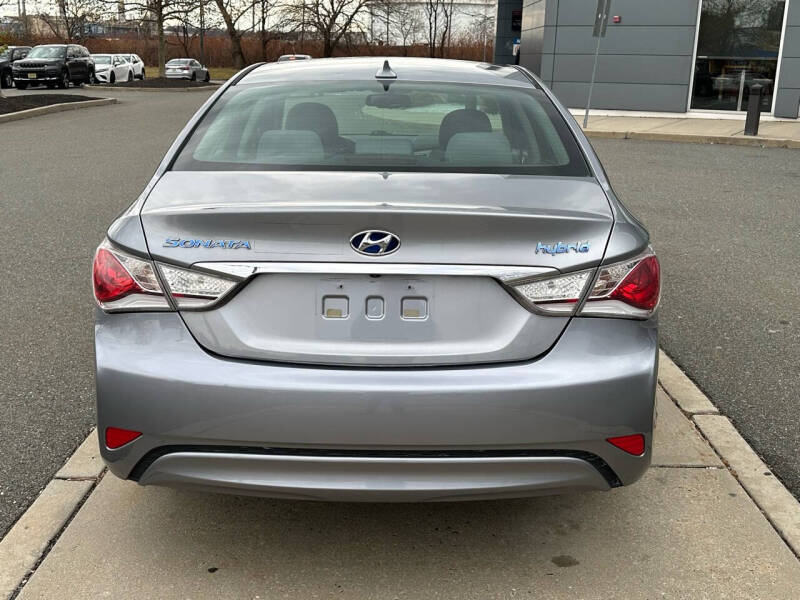 2015 Hyundai Sonata Hybrid Base photo 4