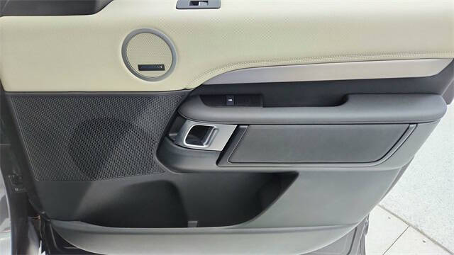 2024 Land Rover Discovery P300 Dynamic SE