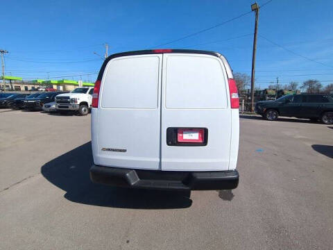 2025 Chevrolet Express 2500