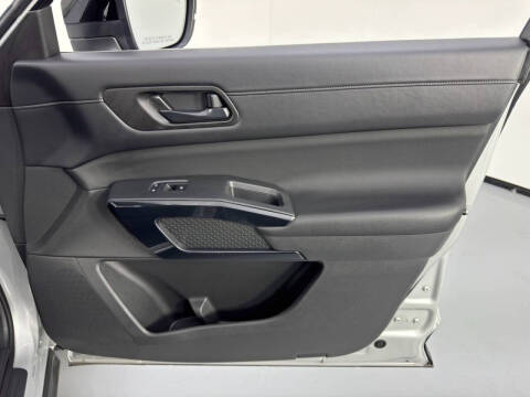 2024 Nissan Pathfinder S