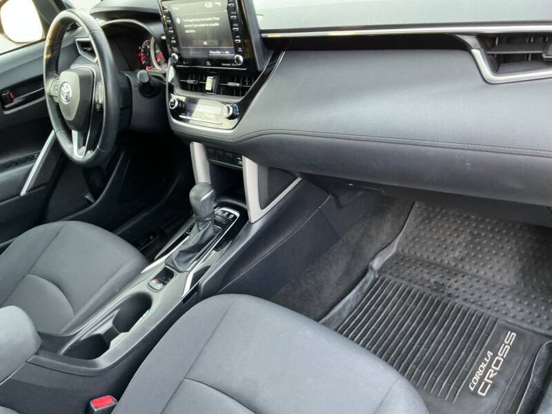2022 Toyota Corolla Cross LE