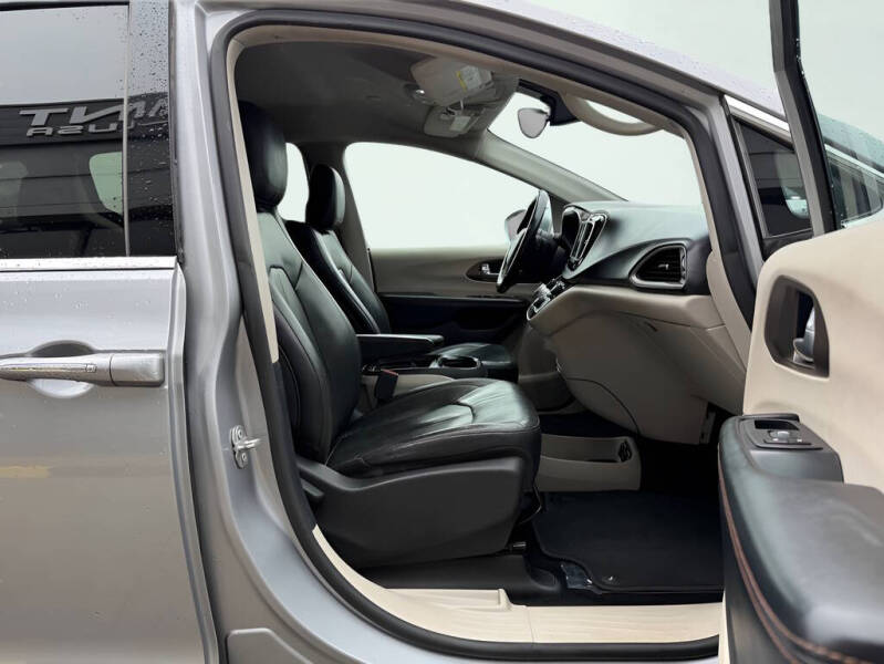 2019 Chrysler Pacifica Touring L