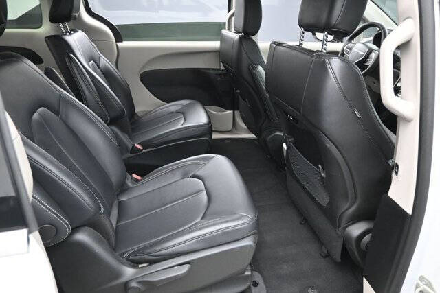2024 Chrysler Pacifica Plug-In Hybrid Select