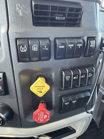 2019 Peterbilt 567 Road Tractor