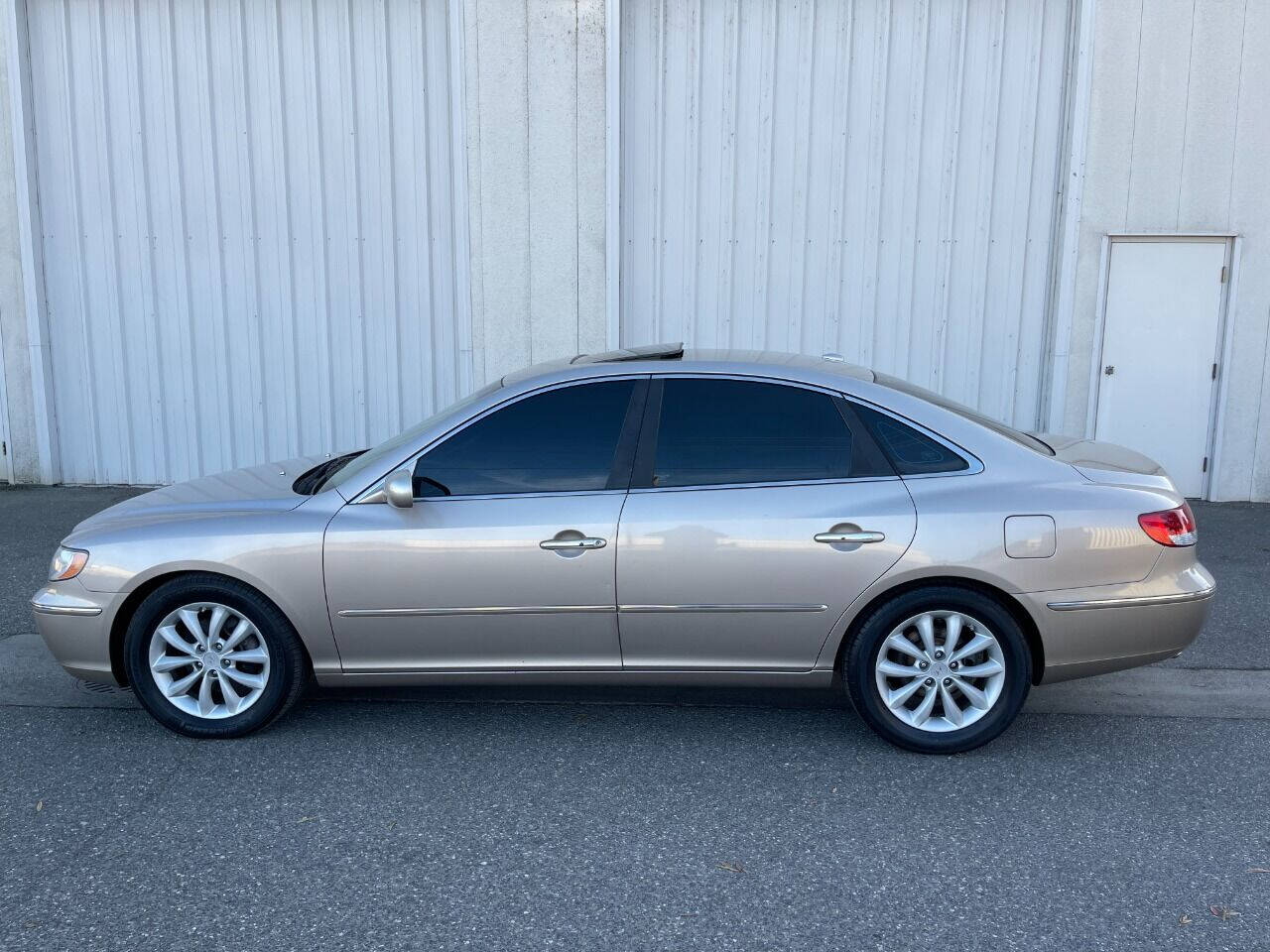 2007 Hyundai Azera for sale at Super Auto Sales Modesto in Modesto, CA