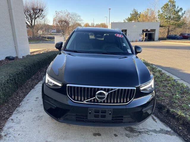 2025 Volvo XC40 B5 Core Bright Theme