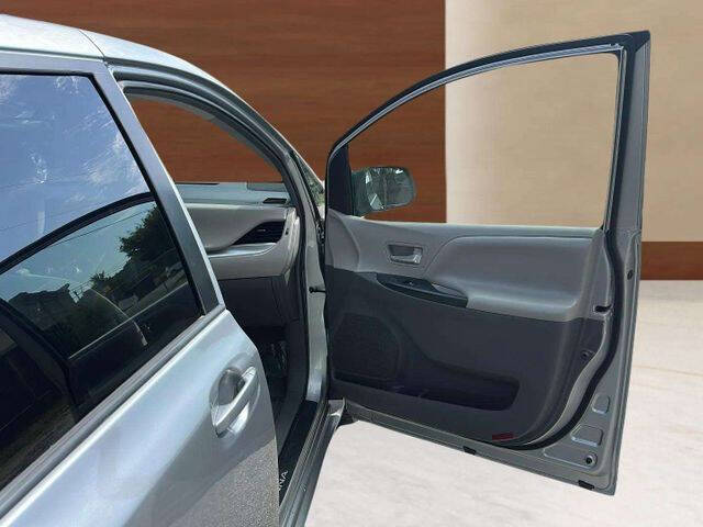 2015 Toyota Sienna LE 8-Passenger