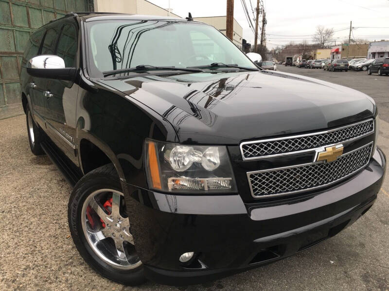 2009 Chevrolet Suburban for sale at Illinois Auto Sales in Paterson NJ