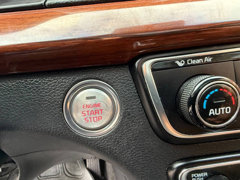 2017 Kia Cadenza Premium