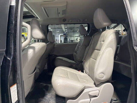 2017 Toyota Sienna XLE Premium 8-Passenger