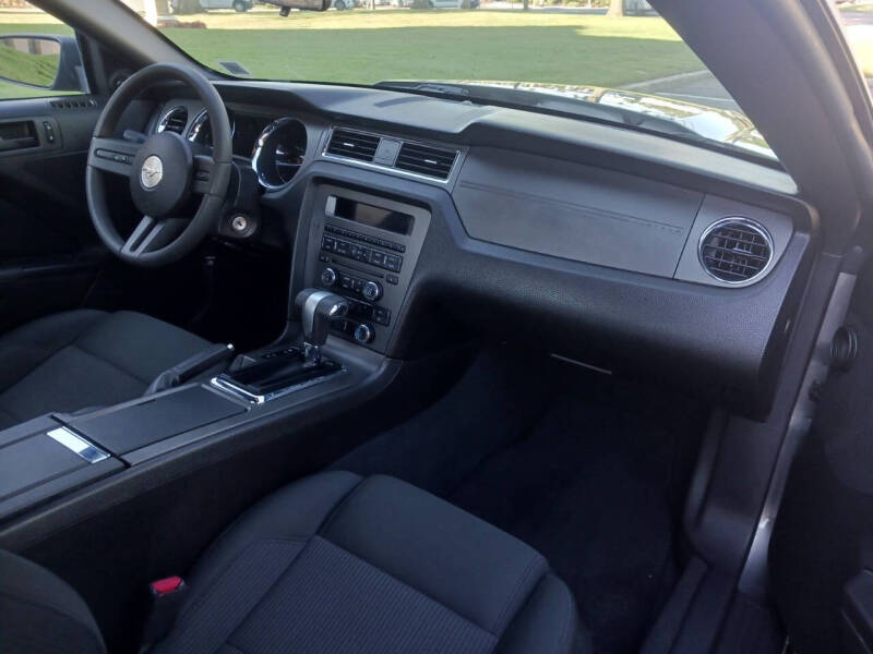 2010 Ford Mustang V6