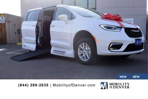 2022 Chrysler Pacifica for sale at CO Fleet & Mobility in Denver CO