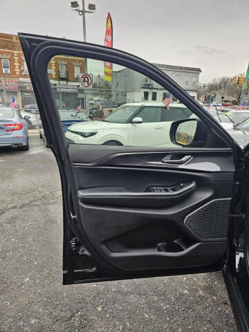 2022 Jeep Grand Cherokee Laredo