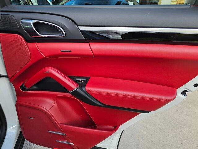 2017 Porsche Cayenne Platinum Edition