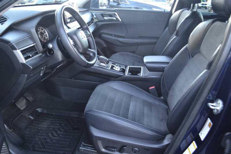 2023 Mitsubishi Outlander SE