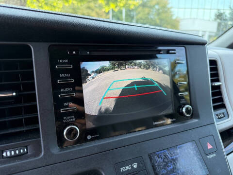 2018 Toyota Sienna XLE Premium 8-Passenger