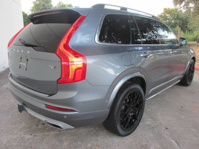 2016 Volvo XC90 T6 Momentum