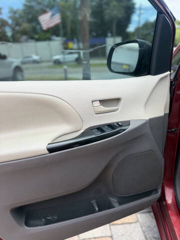 2012 Toyota Sienna Base 7-Passenger