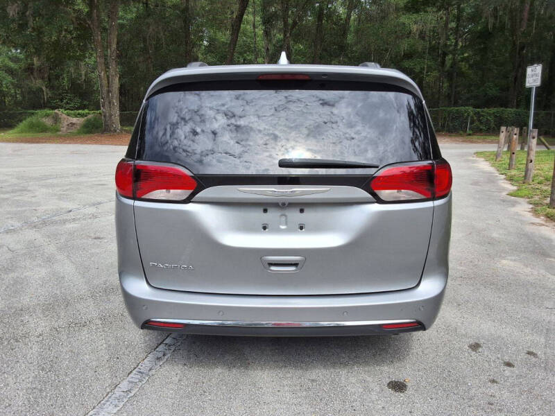2017 Chrysler Pacifica Touring-L