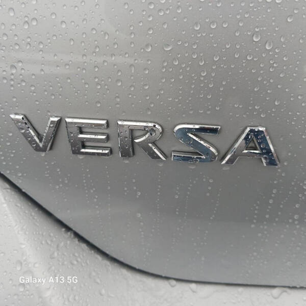 2010 Nissan Versa 1.8 SL