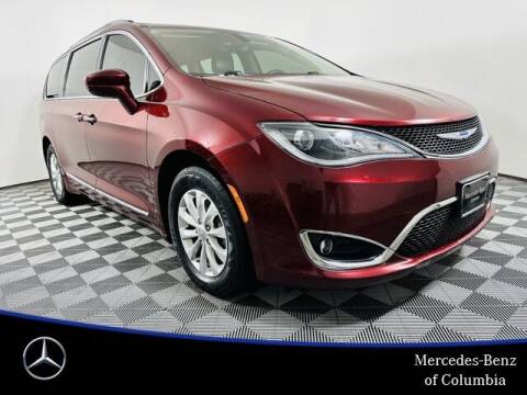 2018 Chrysler Pacifica for sale at Preowned of Columbia in Columbia MO