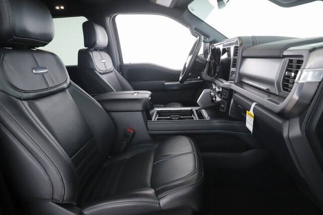 2025 Ford F-450 Super Duty Platinum