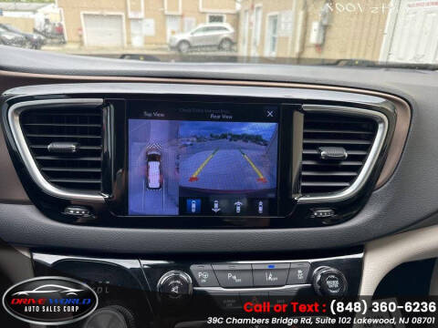 2017 Chrysler Pacifica Touring-L Plus