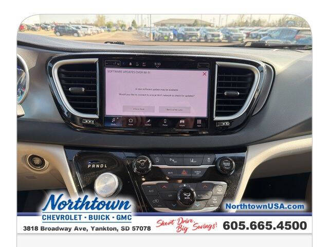 2023 Chrysler Pacifica Touring L