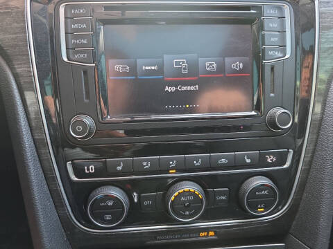 2018 Volkswagen Passat 2.0T SE