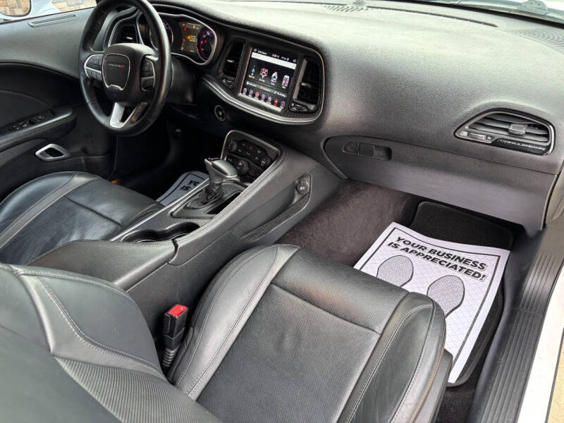 2017 Dodge Challenger SXT