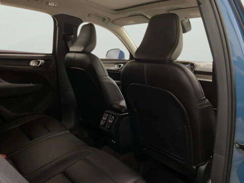 2025 Volvo XC40 B5 Plus Bright Theme